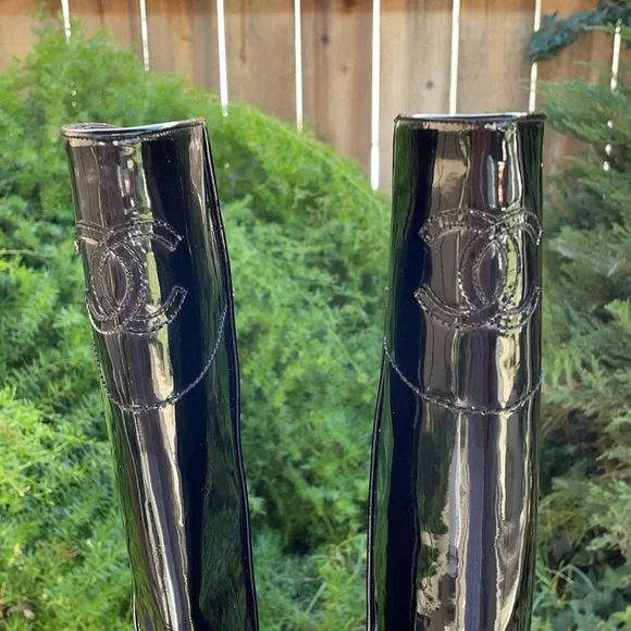 SOLD!!!! Authentic Chanel Interlocking CC Patent Leather Boots Size 37 C - Picture 2 of 15